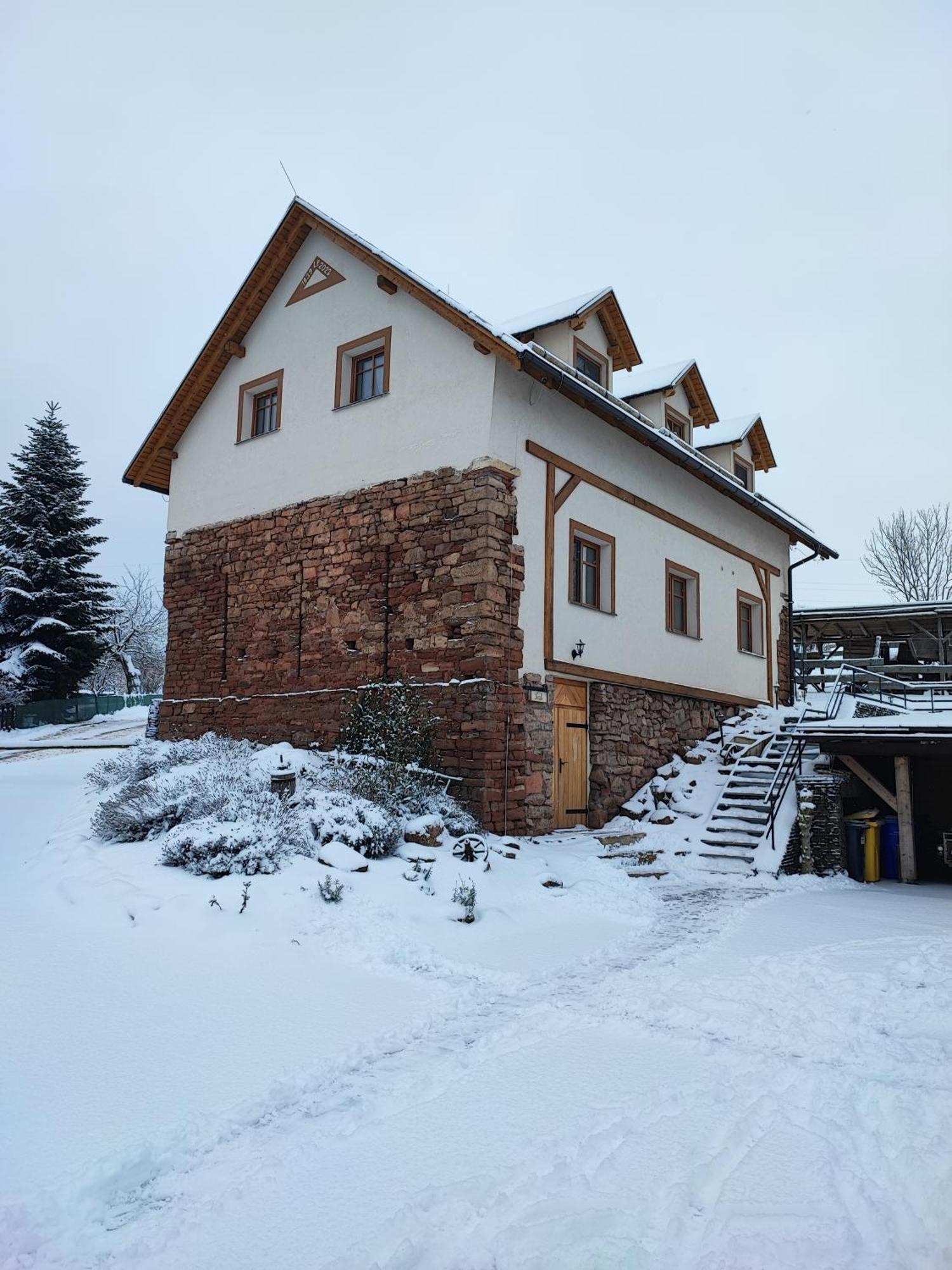 Apartman Na Statku Cerveny Kostelec Appartement Buitenkant foto