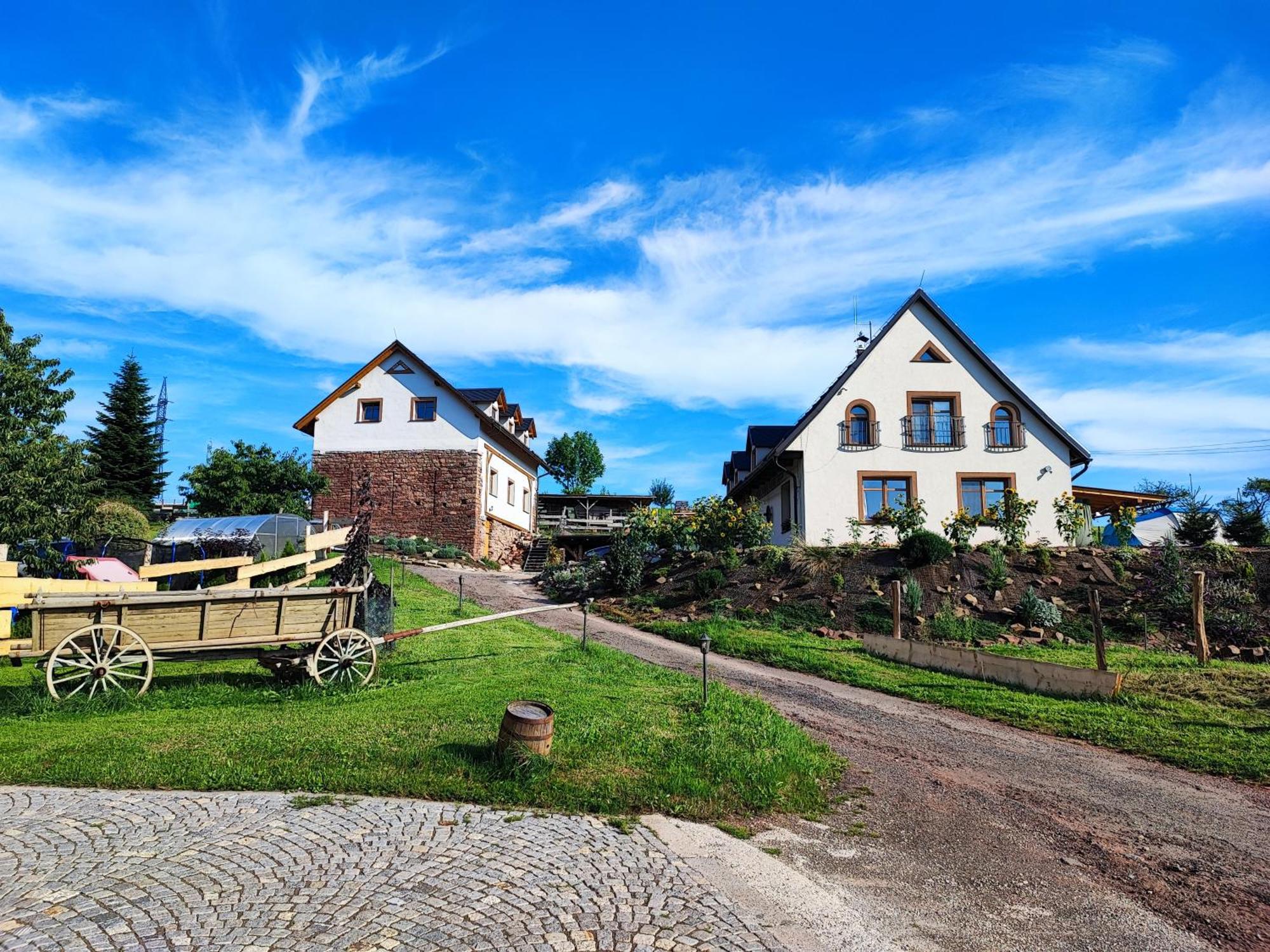 Apartman Na Statku Cerveny Kostelec Appartement Buitenkant foto